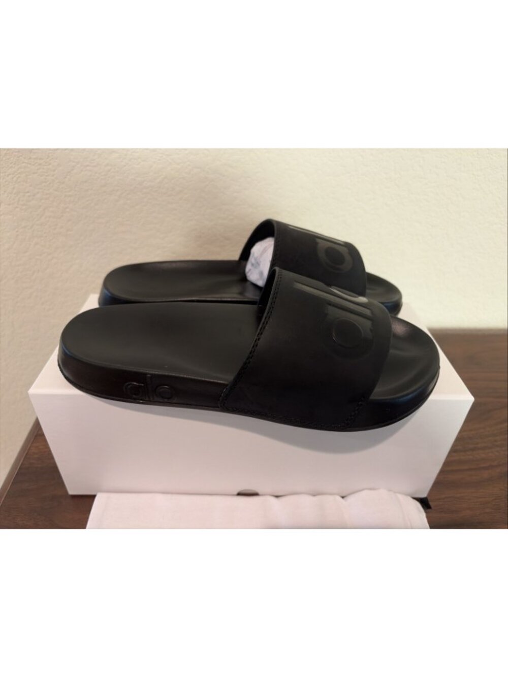 Alo Yoga The It Slide 2 Black Slides Womens Size 6 NIB W7108R New In Box - Picture 2 of 5